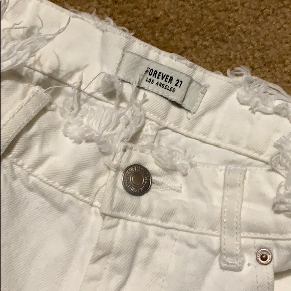 Ripped white jean shorts - Picture 2 of 3